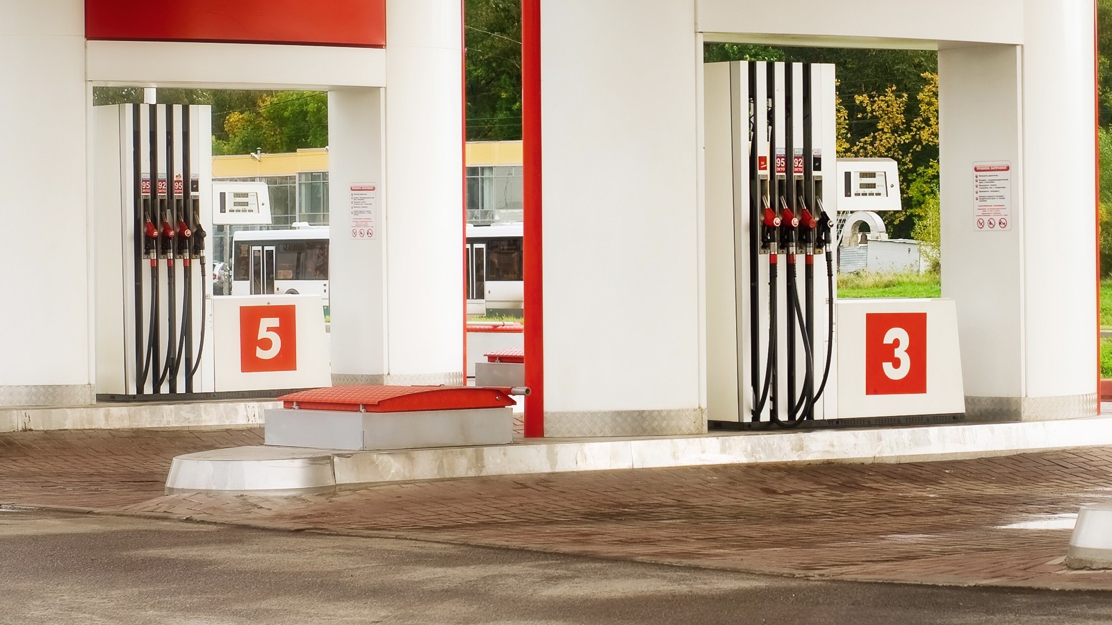 Новый пугающий прогноз: цены на бензин могут вырасти на 2-3 рубля уже этой осенью post thumbnail image